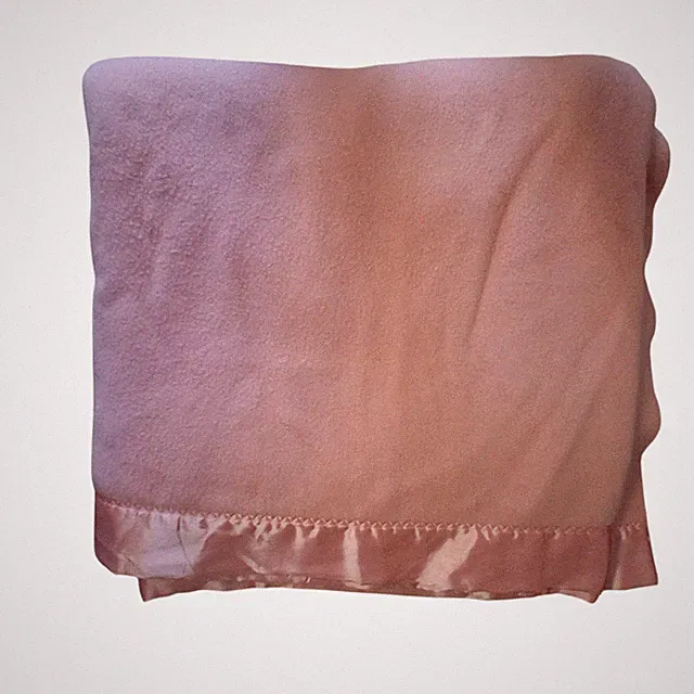 Fieldcrest Touch of Class vintage blanket 89x90 fleece nylon binding USA pink