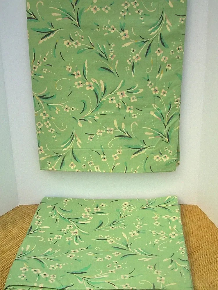 PAIR~TOUCH OF CLASS~EURO PILLOW SHAMS~GREEN CONTEMPORARY FLORAL~30 X EUC30~