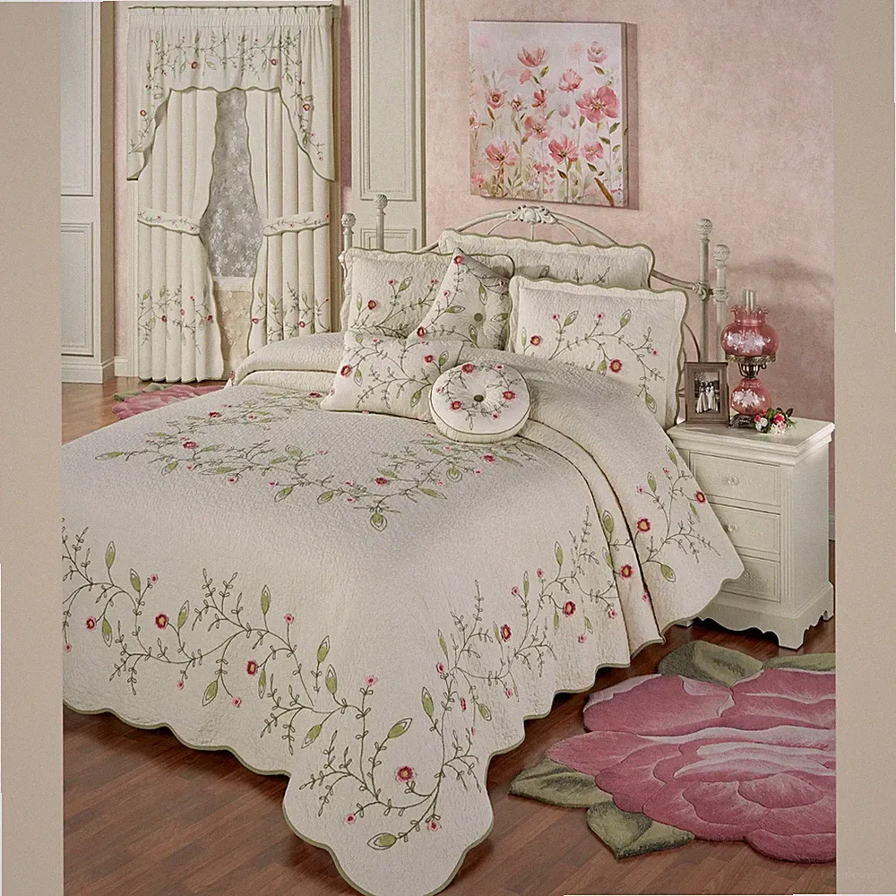 Unused Touch of Class Pretty Ivory Floral Oversized Twin Quilted Bedspread
