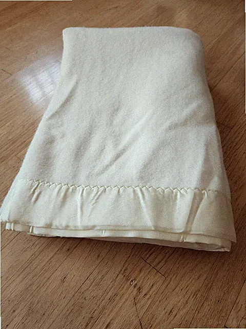 Vntg Fieldcrest Touch Of Class Ivory Satin Edge Blanket USA Virgin Acrylic*VGUC